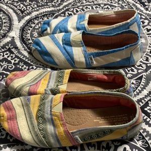 2 pair of Toms still in great shape🌸